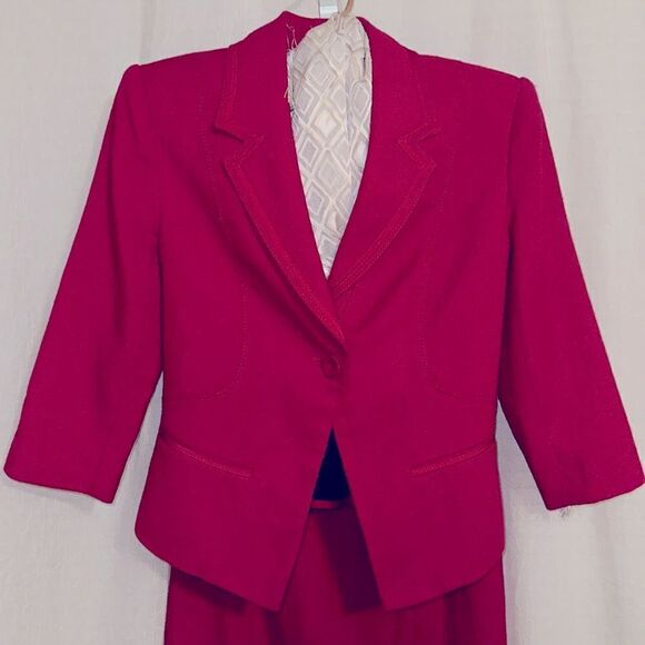 WHMB 0-2 Jacket and Skirt Suit Set Wool Tweed Cranberry Red - Picture 1 of 15